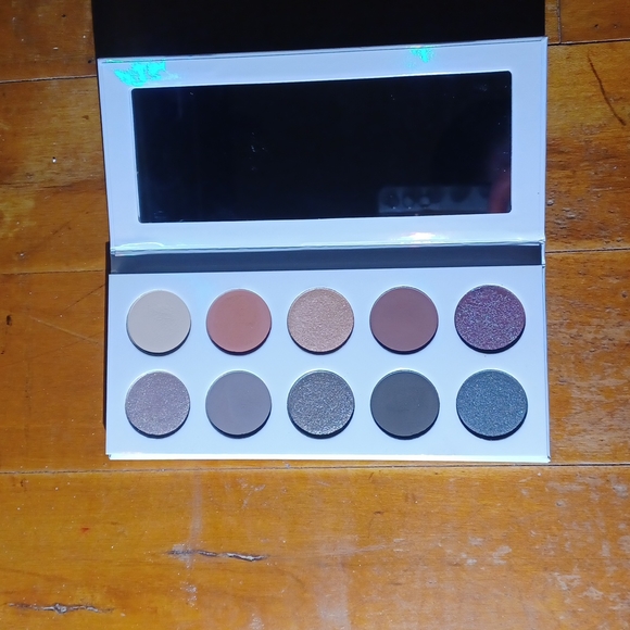 KKW Beauty CRYSTALLIZED Palette - Picture 2 of 4